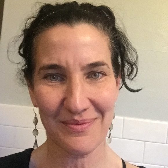 Meet your Posher, Jennifer - Picture 1 of 1